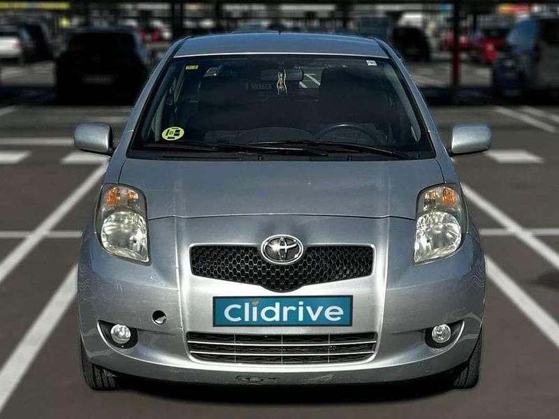 Usado Toyota Yaris Live 90 CV (66 kW) 2007 Gris Utilitario