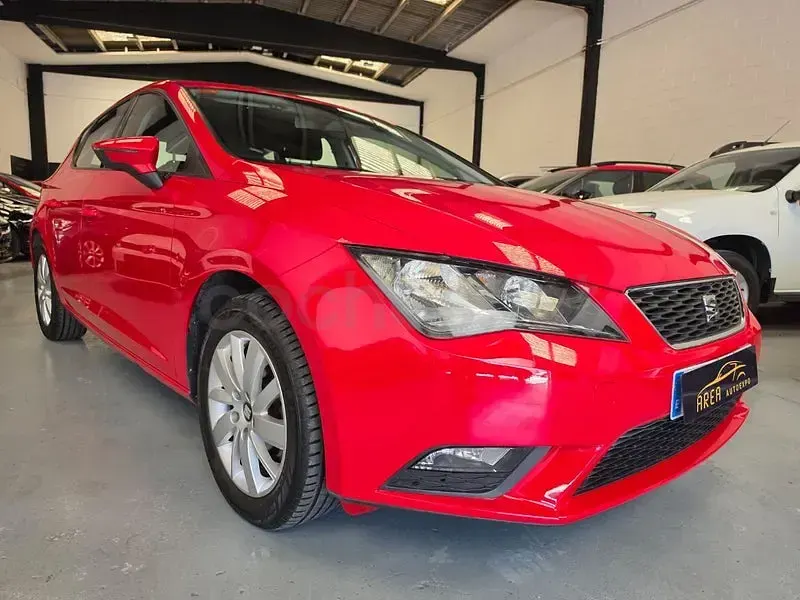 Usado Seat Leon Reference 105 CV (77 kW) 2014 Rojo Berlina