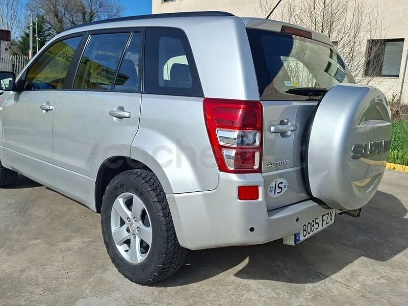 Usado Suzuki Grand Vitara 140 CV (102 kW) 2007 Gris / plata SUV