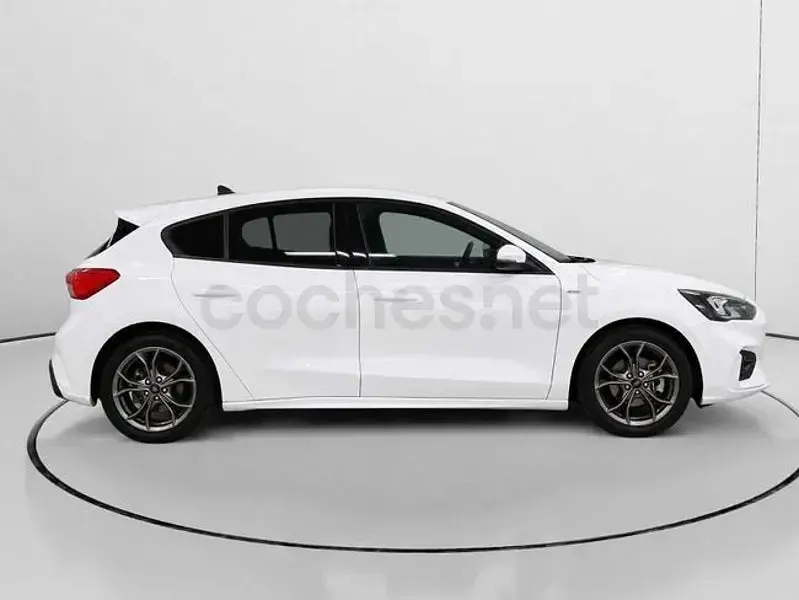 Usado Ford Focus ST-Line 125 CV (91 kW) 2021 Blanco Berlina