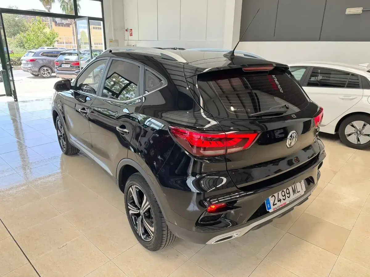 Usado MG ZS Comfort 106 CV (77 kW) 2023 Negro SUV