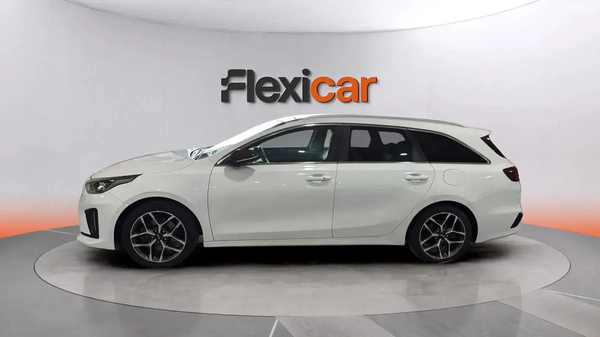 Usado Kia Ceed GT GT-Line 120 CV (88 kW) 2019 Blanco Familiar