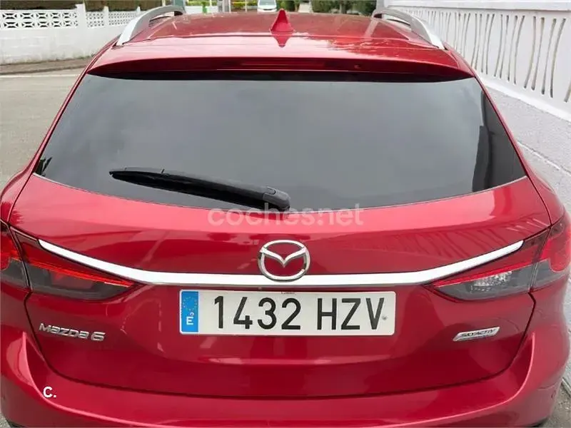 Usado Mazda 6 Luxury 150 CV (110 kW) 2014 Rojo Familiar