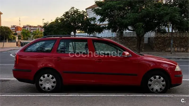 Usado Skoda Octavia 105 CV (77 kW) 2008 Rojo Familiar