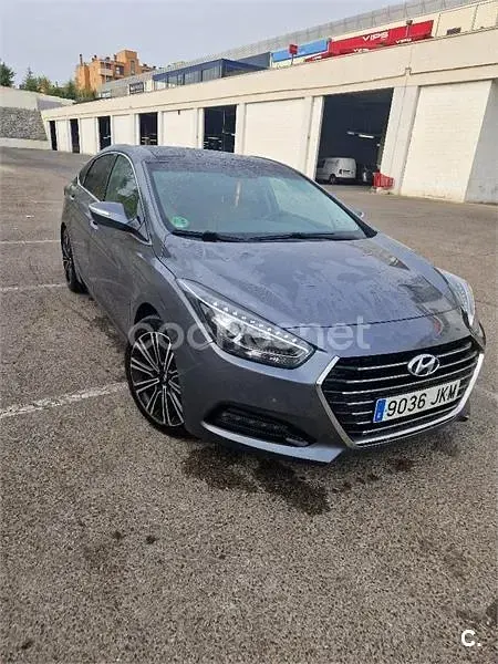Usado Hyundai i40 141 CV (103 kW) 2015 Gris / plata Berlina