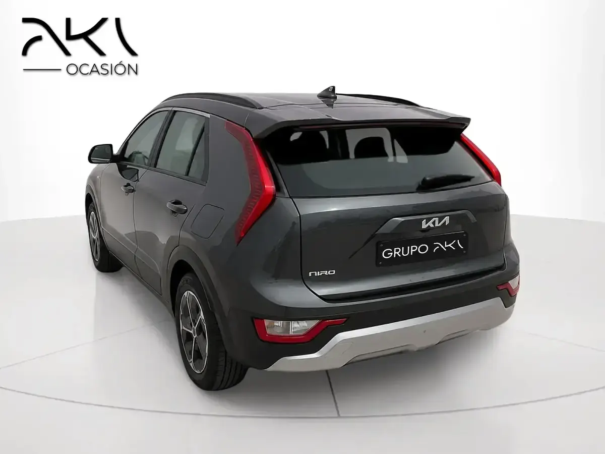Usado Kia Niro 129 CV (94 kW) 2025 Gris SUV