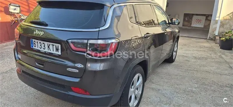 Usado Jeep Compass Longitude 120 CV (88 kW) 2019 Gris / plata SUV