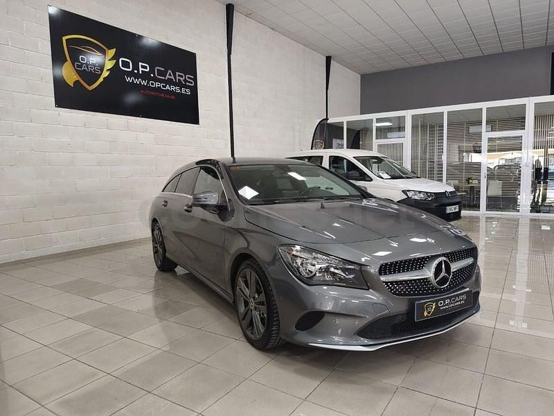 Usado Mercedes CLA200 Shooting Brake AMG line 136 CV (100 kW) 2016 Gris / plata Familiar