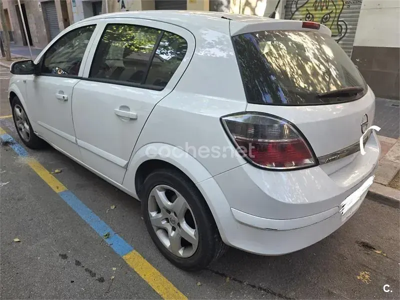 Usado Opel Astra Cosmo 100 CV (73 kW) 2007 Blanco Berlina