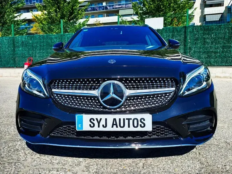 Usado Mercedes C180 156 CV (114 kW) 2020 Negro Familiar