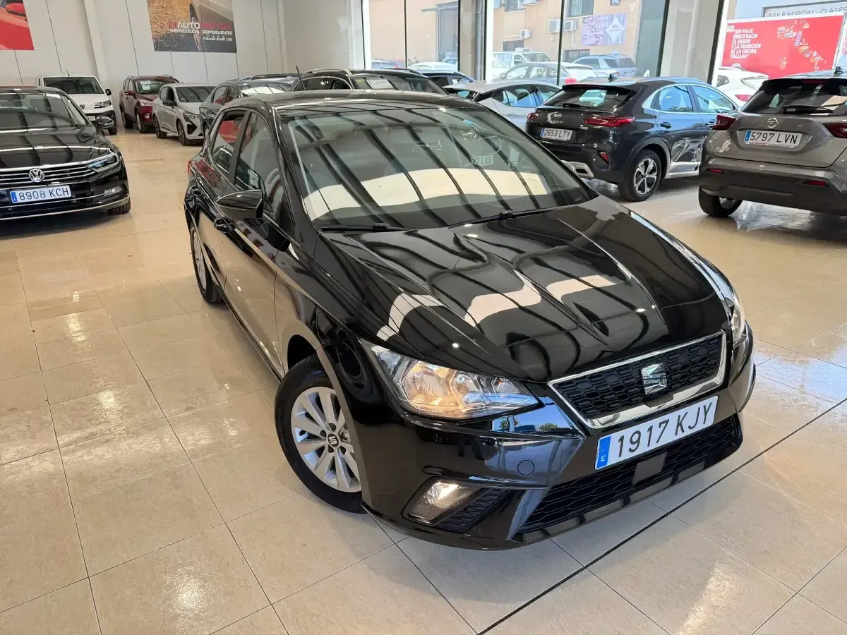 Usado Seat Ibiza Style 75 CV (55 kW) 2018 Negro Utilitario