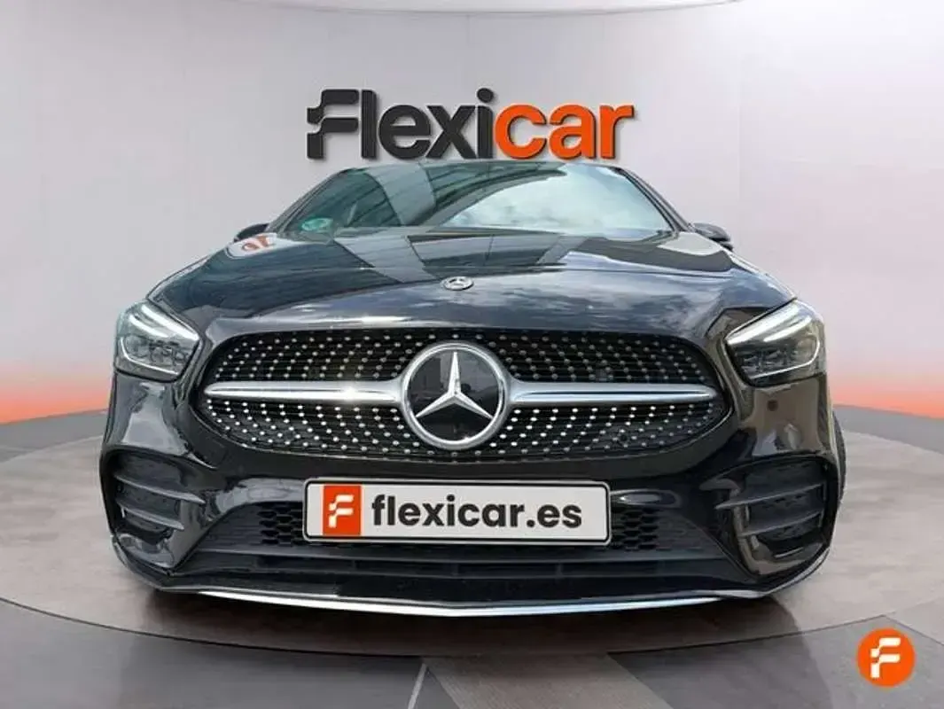 Usado Mercedes B200 150 CV (110 kW) 2020 Negro Utilitario