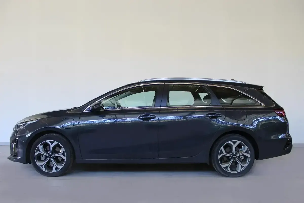 Usado Kia Ceed 141 CV (103 kW) 2021 Gris Utilitario