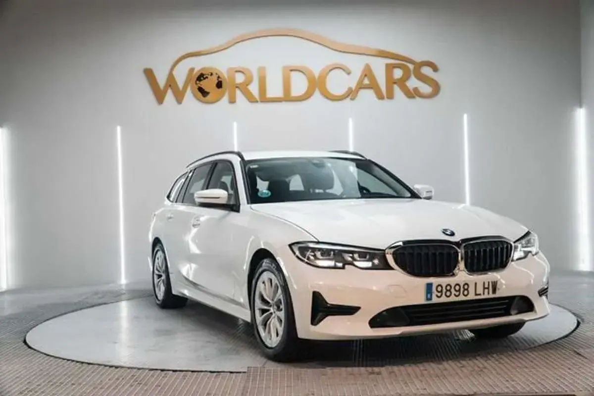 Usado BMW 318 Sport Line 143 CV (105 kW) 2020 Blanco Familiar
