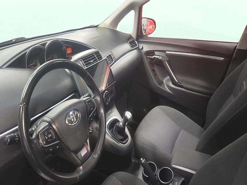 Usado Toyota Verso Advance 132 CV (97 kW) 2017 Gris Monovolumen