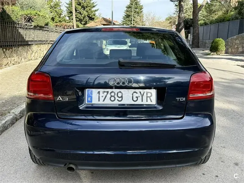 Usado Audi A3 Attraction 140 CV (102 kW) 2010 Azul Utilitario