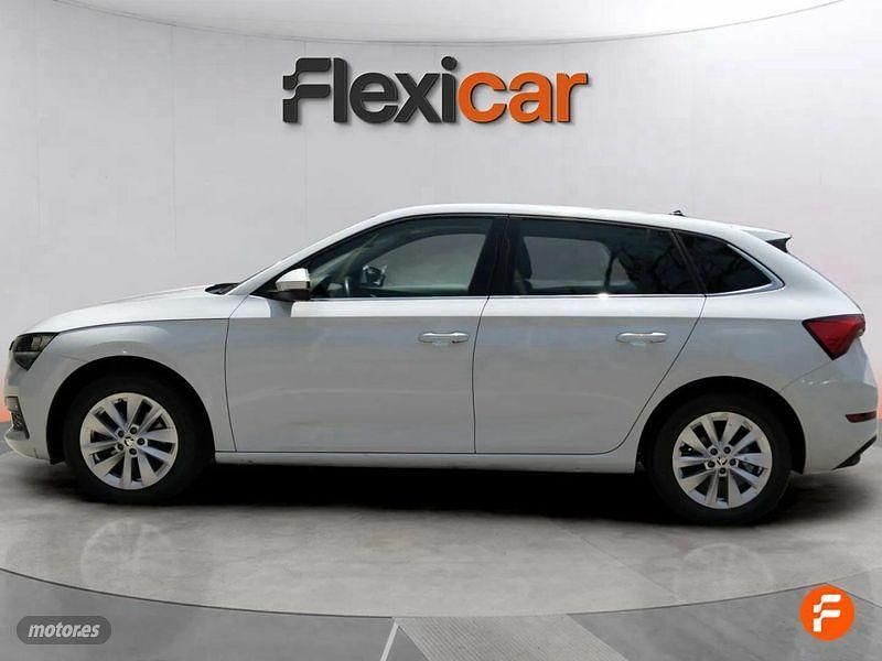 Usado Skoda Scala Ambition 110 CV (80 kW) 2023 Blanco Utilitario