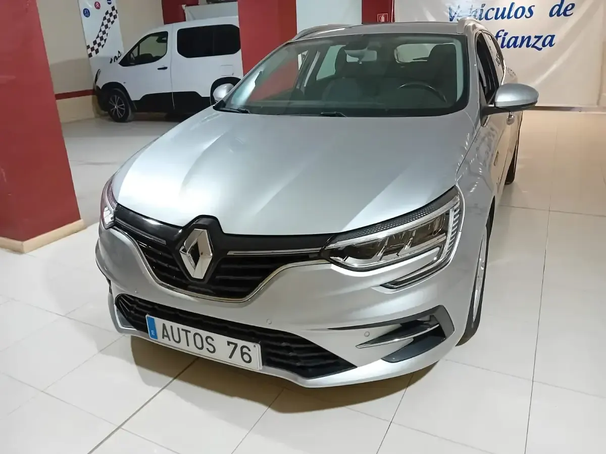 Usado Renault Mégane II Business 115 CV (84 kW) 2021 Gris Berlina