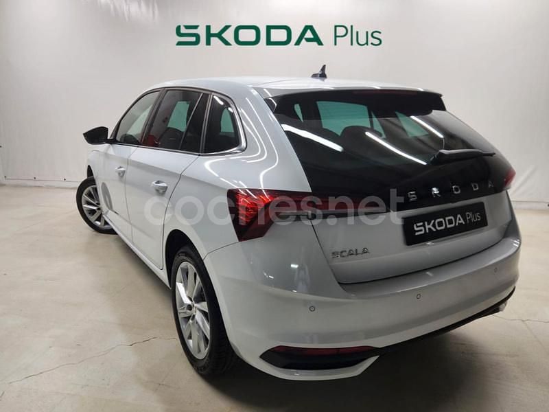 Usado Skoda Scala Selection 115 CV (84 kW) 2024 Blanco Utilitario