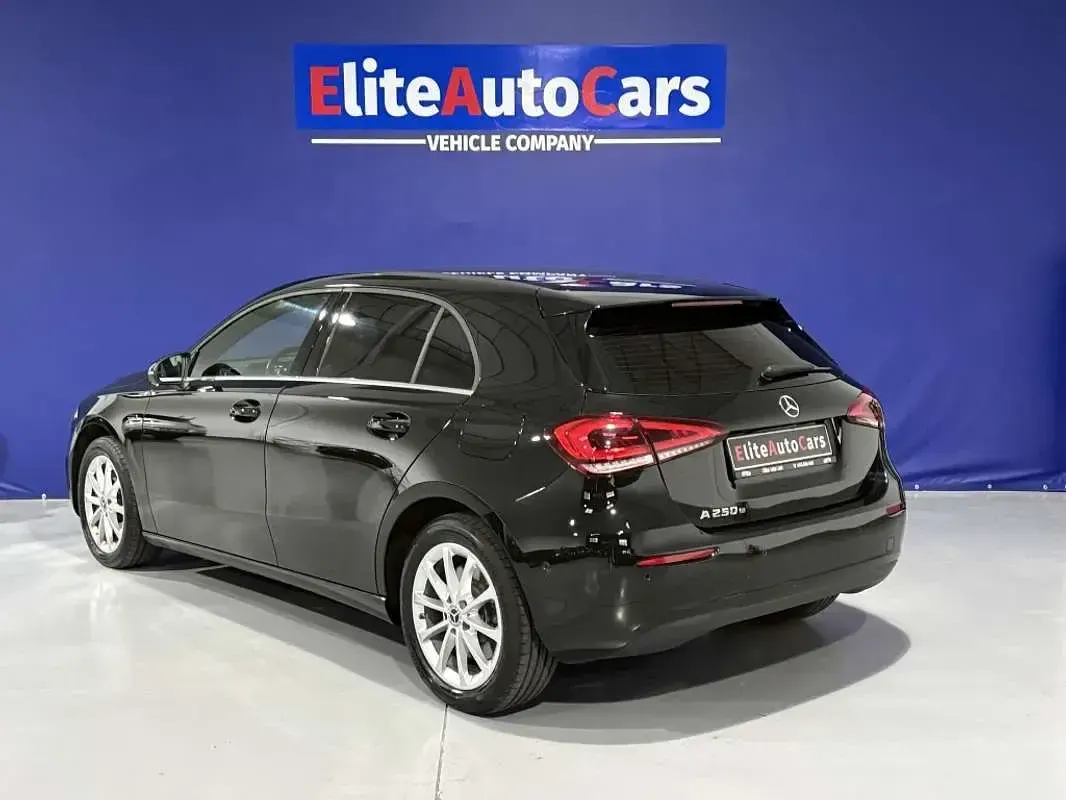 Usado Mercedes A250 218 CV (160 kW) 2022 Negro Utilitario