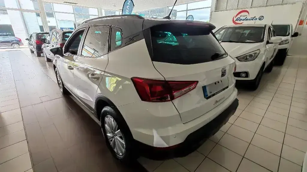 Usado Seat Arona Style 115 CV (84 kW) 2025 Blanco SUV