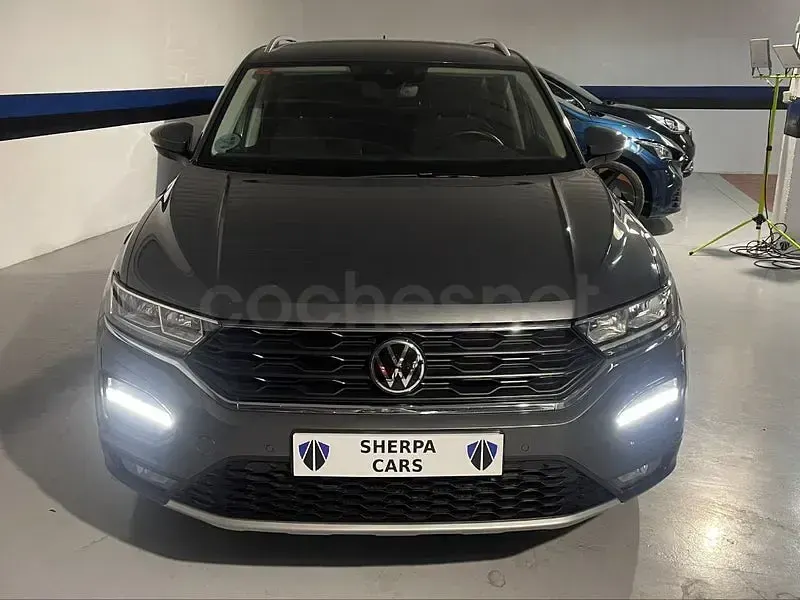 Usado VW T-Roc Advance 150 CV (110 kW) 2021 Gris / plata SUV