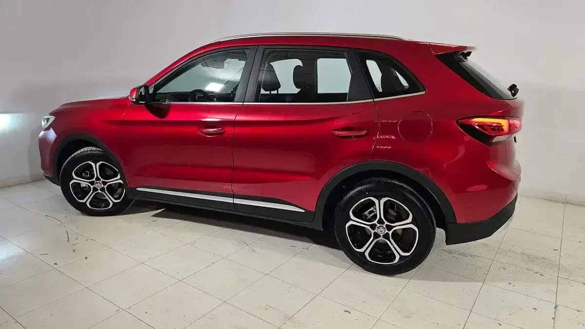 Nuevo MG ZS Comfort 197 CV (144 kW) 2025 Rojo SUV