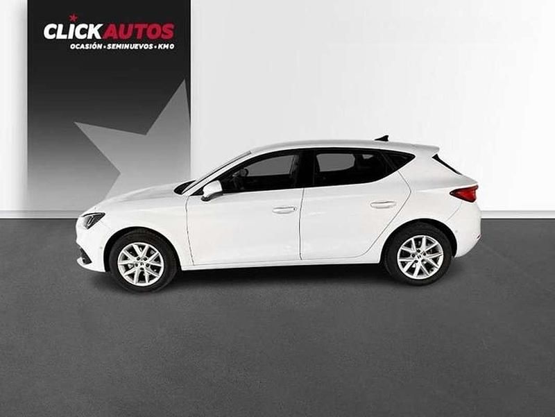 Usado Seat Leon Style 125 CV (91 kW) 2023 Blanco Utilitario