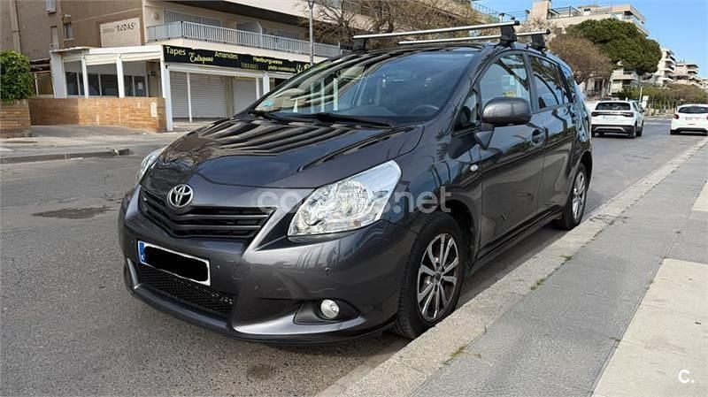 Usado Toyota Verso Advance 126 CV (92 kW) 2011 Gris / plata Monovolumen