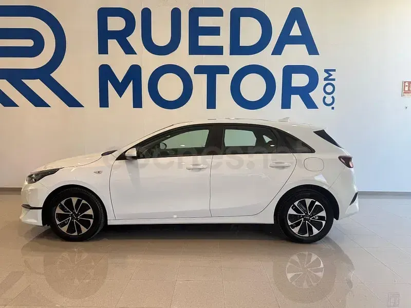 Nuevo Kia Ceed 100 CV (73 kW) 2026 Blanco Utilitario
