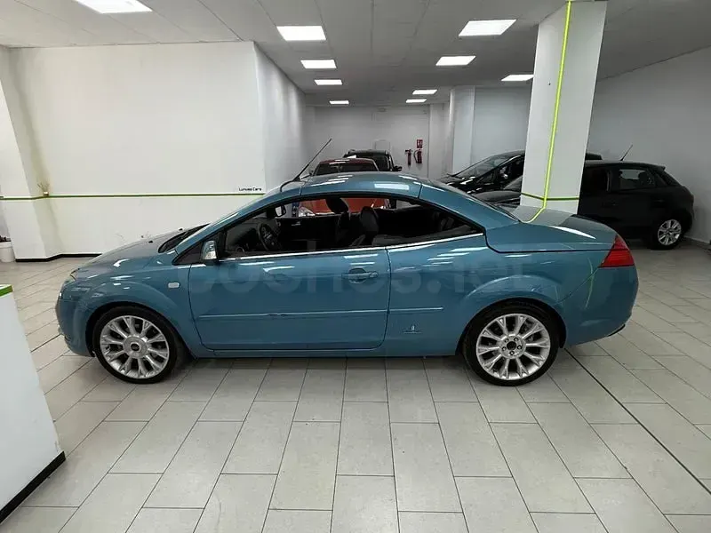 Usado Ford Focus Cabriolet Titanium 136 CV (100 kW) 2007 Azul Descapotable