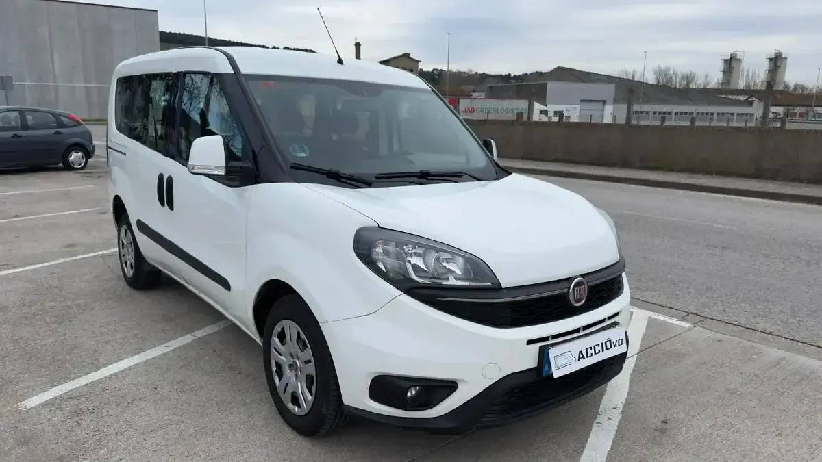 Usado Fiat Doblò 95 HP (69 kW) 2021 Branco Monovolume