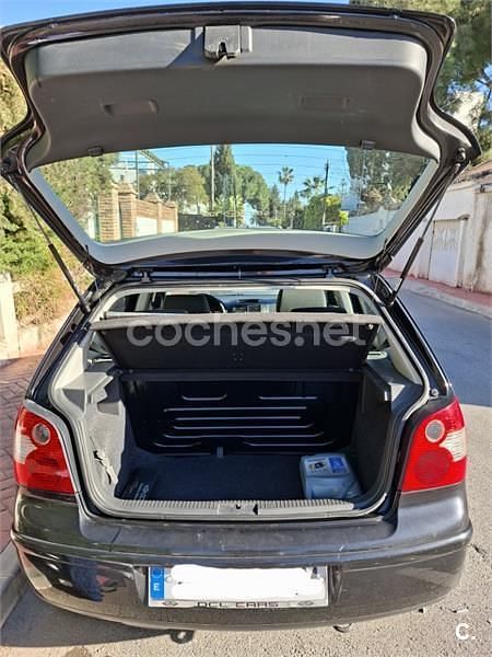 Usado VW Polo Trendline 75 CV (55 kW) 2004 Negro Utilitario