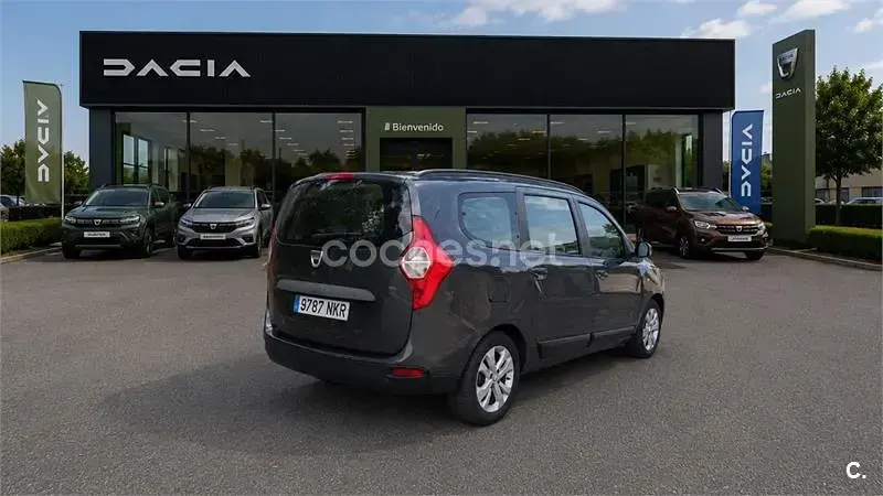 Usado Dacia Lodgy Ambiance 115 CV (84 kW) 2012 Gris / plata Monovolumen