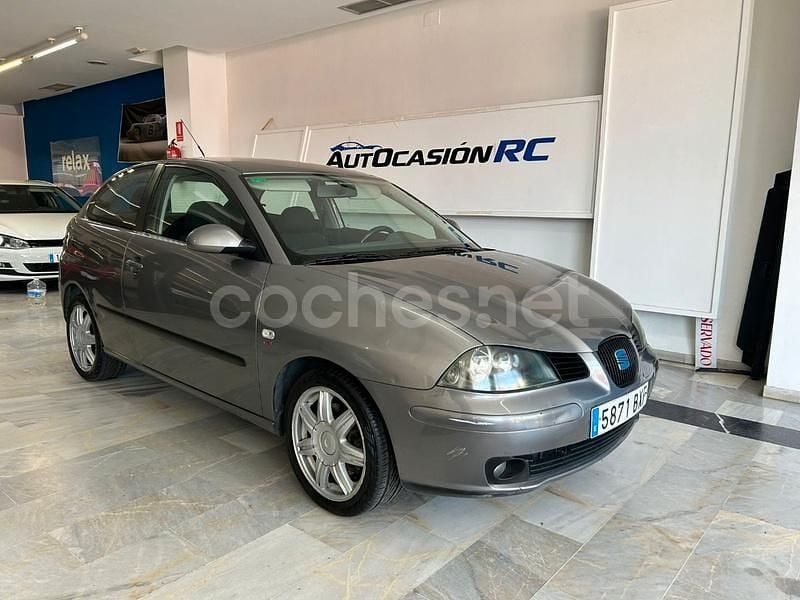Gris / plata Usado 2002 Seat Ibiza Sport Berlina | 4800 € (Caro) - Imagen 1/4