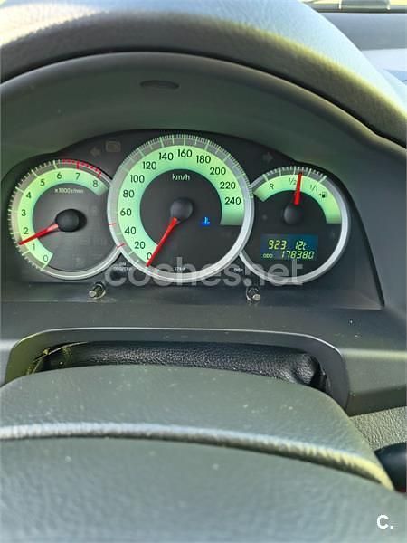 Usado Toyota Corolla Verso Sol 129 CV (94 kW) 2006 Gris / plata Monovolumen