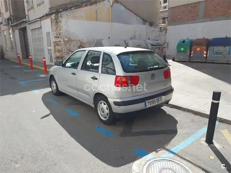 Usado Seat Ibiza Stella 75 CV (55 kW) 2001 Gris / plata Utilitario