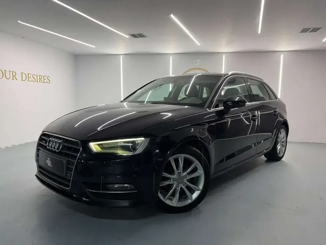 Usado Audi A3 Sportback Attraction 150 CV (110 kW) 2015 Negro Utilitario
