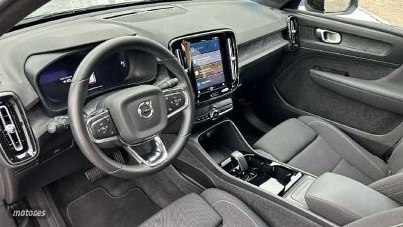 Usado Volvo XC40 Plus 185 kW (252 CV) 2023 Plateado SUV