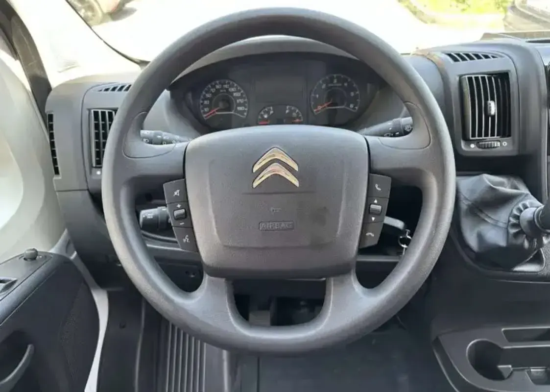 Usado Citroën Jumper 140 CV (102 kW) 2024 Blanco Monovolumen