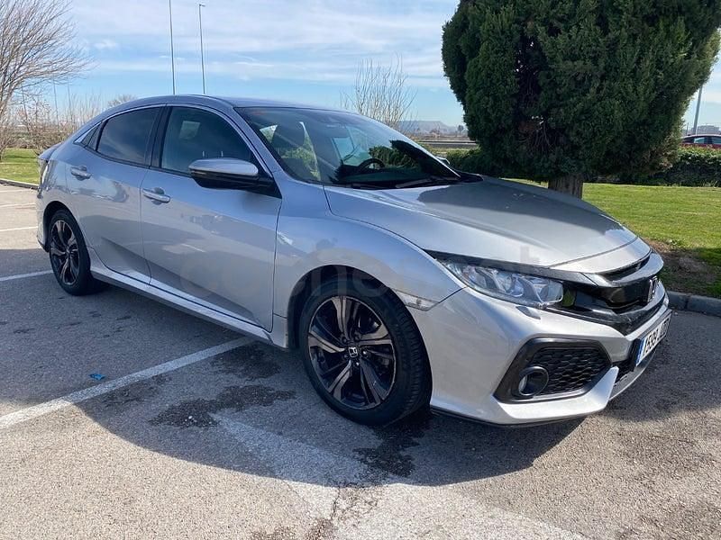 Usado Honda Civic Elegance 129 CV (94 kW) 2017 Gris / plata Berlina