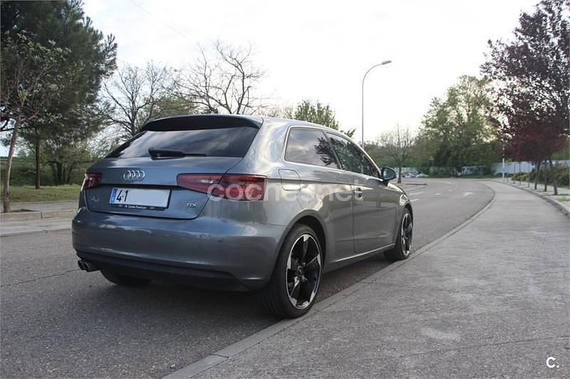 Usado Audi A3 Ambition 150 CV (110 kW) 2014 Gris / plata Berlina
