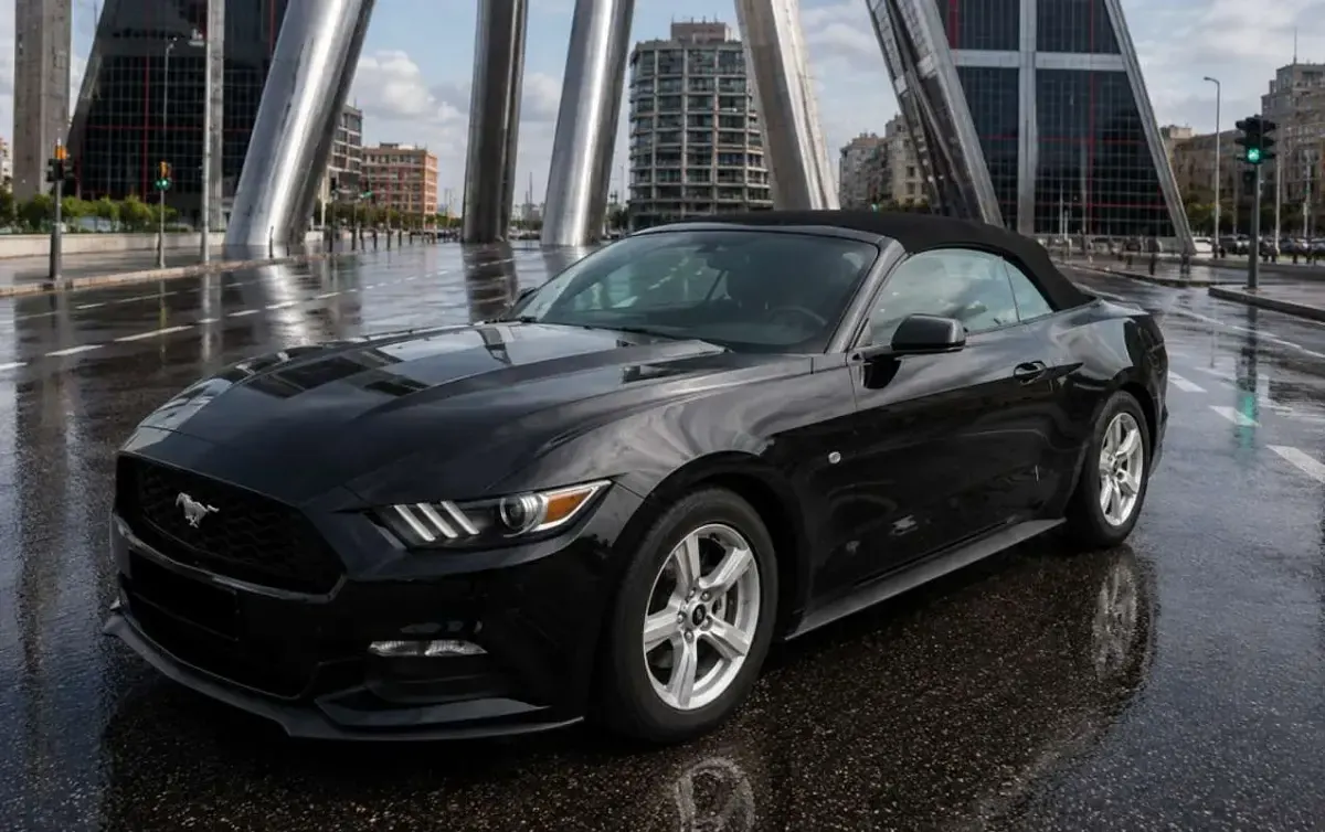 Usado Ford Mustang 305 CV (224 kW) 2015 Negro Descapotable