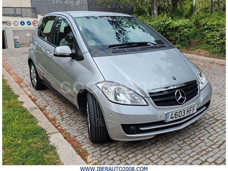 Begagnad Mercedes A180 109 HK (80 kW) 2011 Grå Minibuss