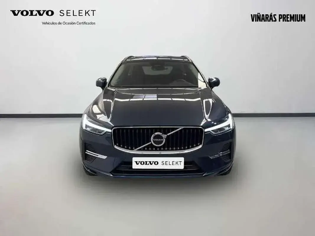 Begagnad Volvo XC60 Momentum 190 HK (139 kW) 2022 SUV