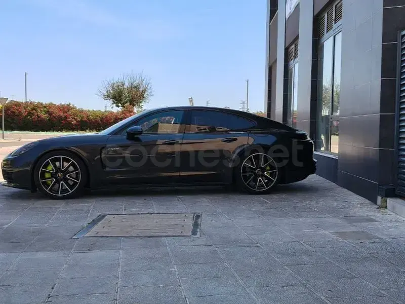 Usado Porsche Panamera 4S 560 CV (411 kW) 2021 Gris / plata Berlina