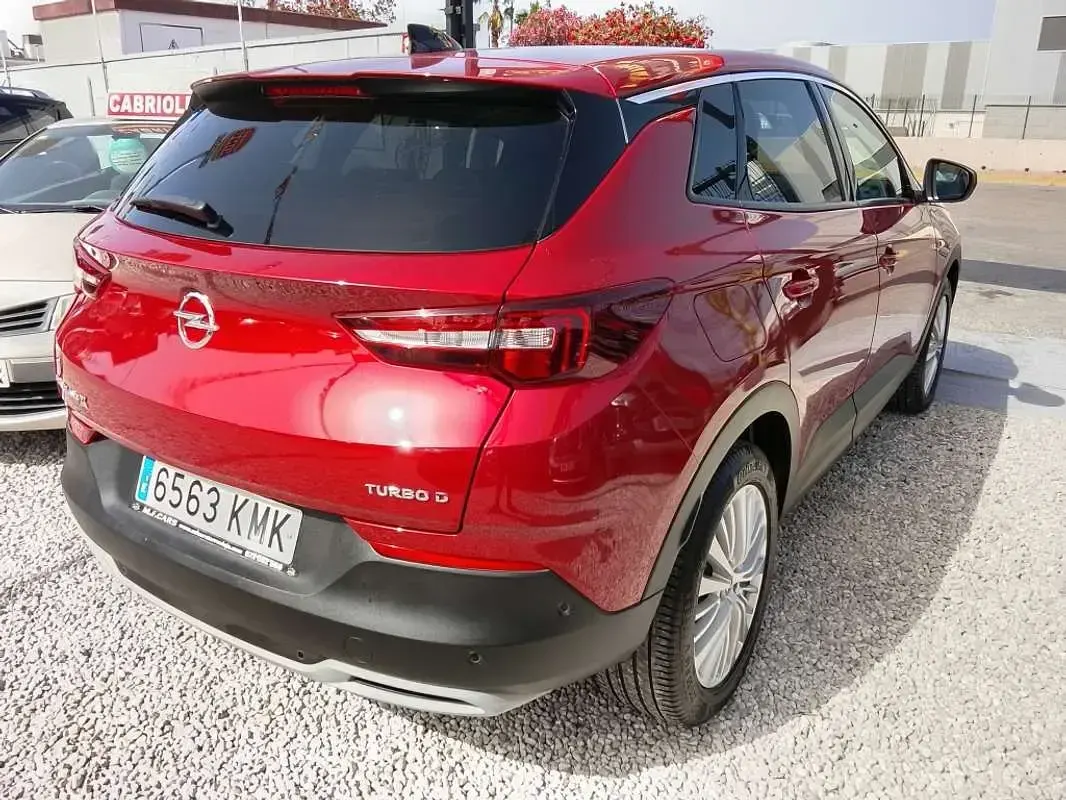 Usado Opel Grandland X Business 120 CV (88 kW) 2018 Rojo SUV