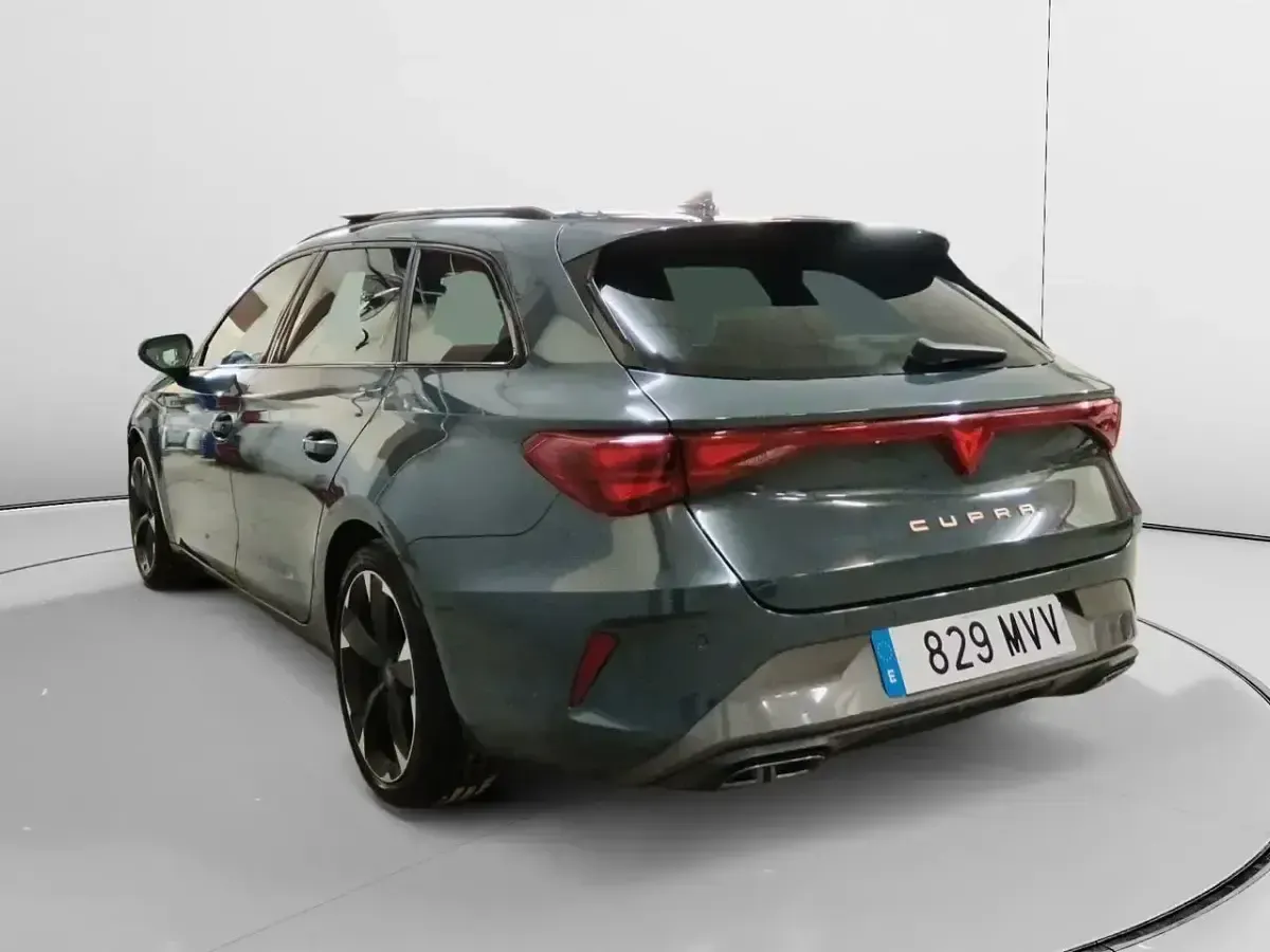 Usado Cupra Leon 150 CV (110 kW) 2024 Azul Familiar