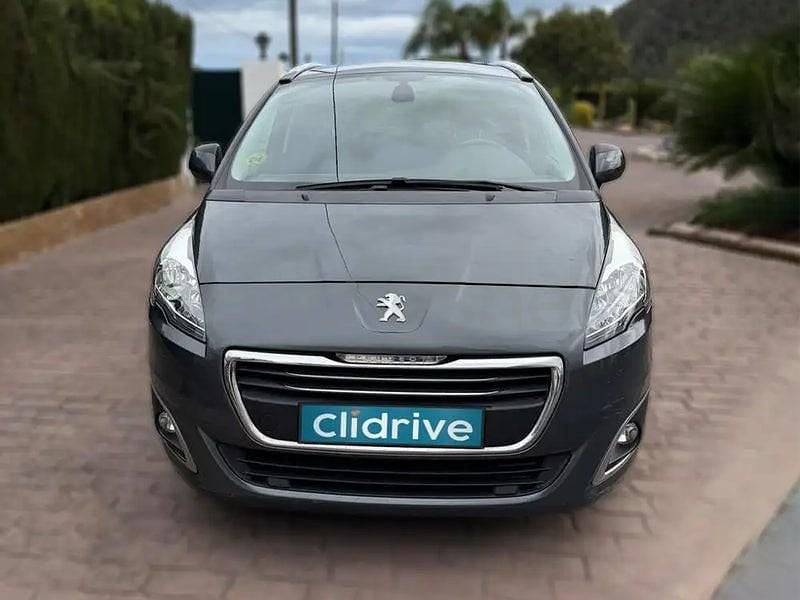 Usado Peugeot 5008 Style 115 CV (84 kW) 2014 Gris / plata Monovolumen