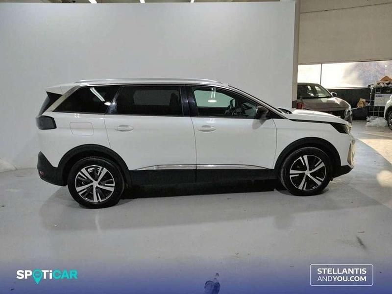 Usado Peugeot 5008 Allure 131 CV (96 kW) 2024 Blanco SUV